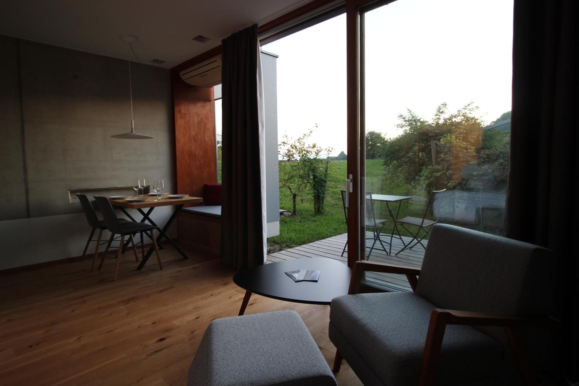 Hideaway An Der Weinstrasse - Pool & Sauna - Apartments Anderlage Spielfeld Phòng bức ảnh